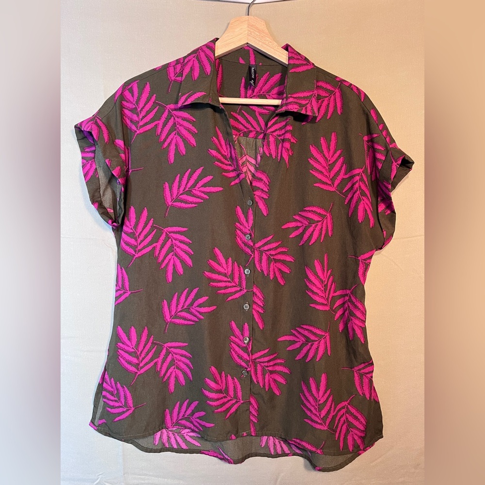 Tropical Palm Button-Up Short Sleeve Shirt Size Medium